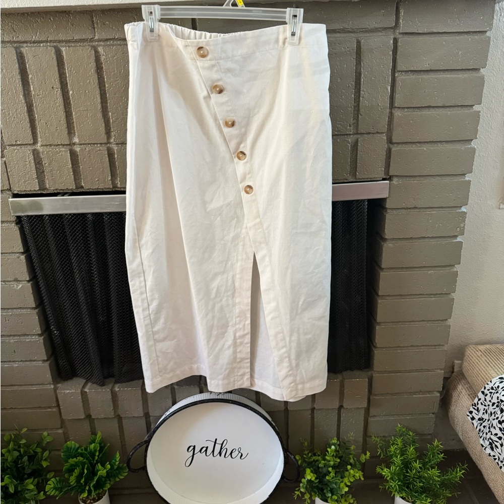 Off White linen skirt with button detailing. JustFab size XXL